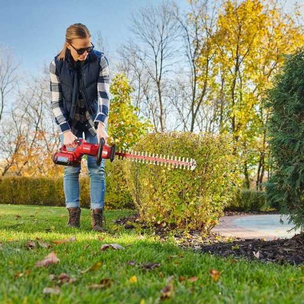 Toro 60V MAX* 24 in. (60.96 cm) Hedge Trimmer with 2.5Ah Battery (51840)