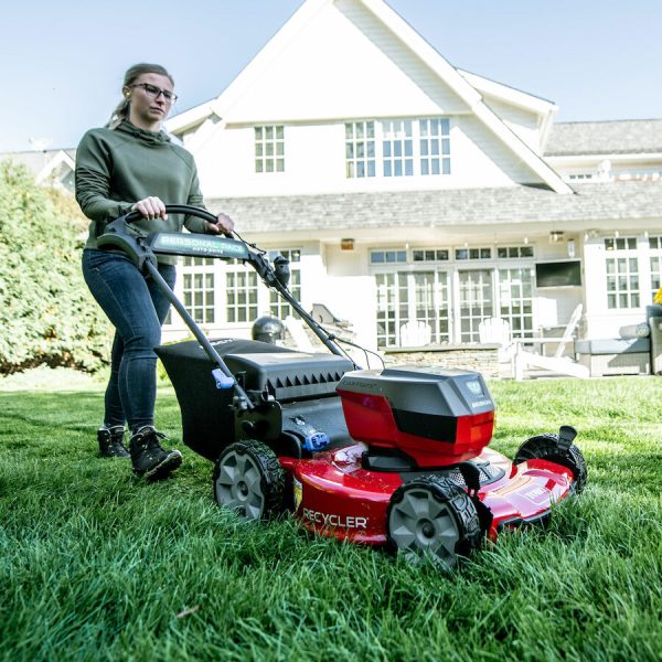 Toro 60V Max* 22 in. (56cm) Recycler® w/Personal Pace® & SmartStow® Lawn Mower (21466)