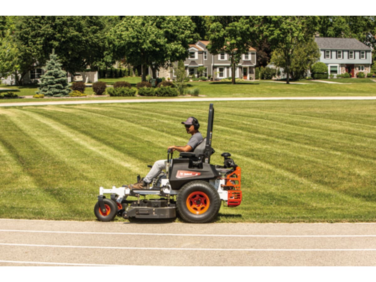 Bob Cat ZT7000 Zero-Turn Mower
