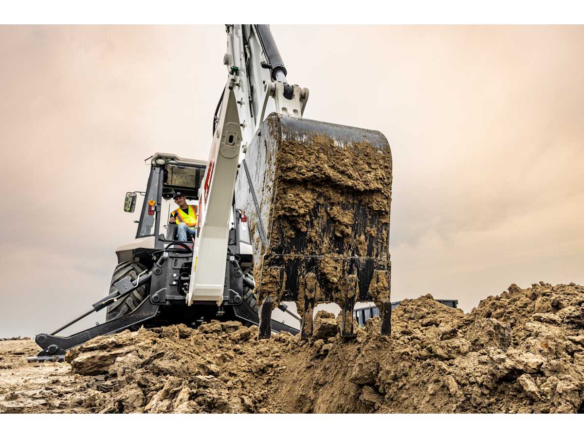 Bob Cat B760 Backhoe Loader