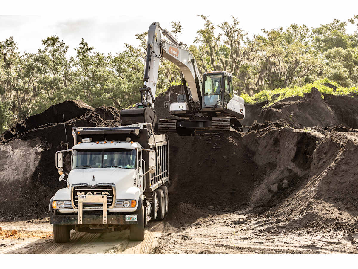 Bob Cat E220 Large Excavator