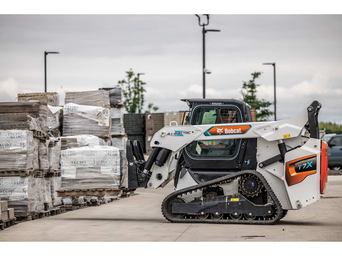 Bob Cat T7X Electric Compact Track Loader