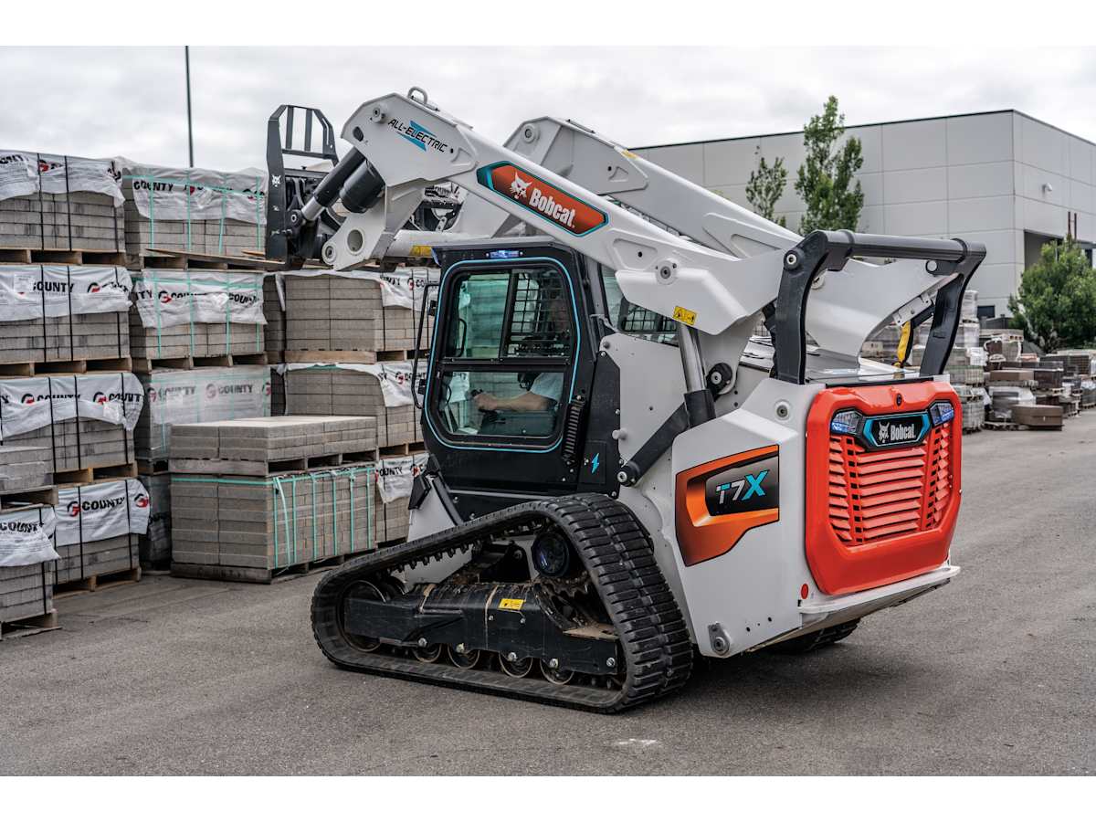 Bob Cat T7X Electric Compact Track Loader
