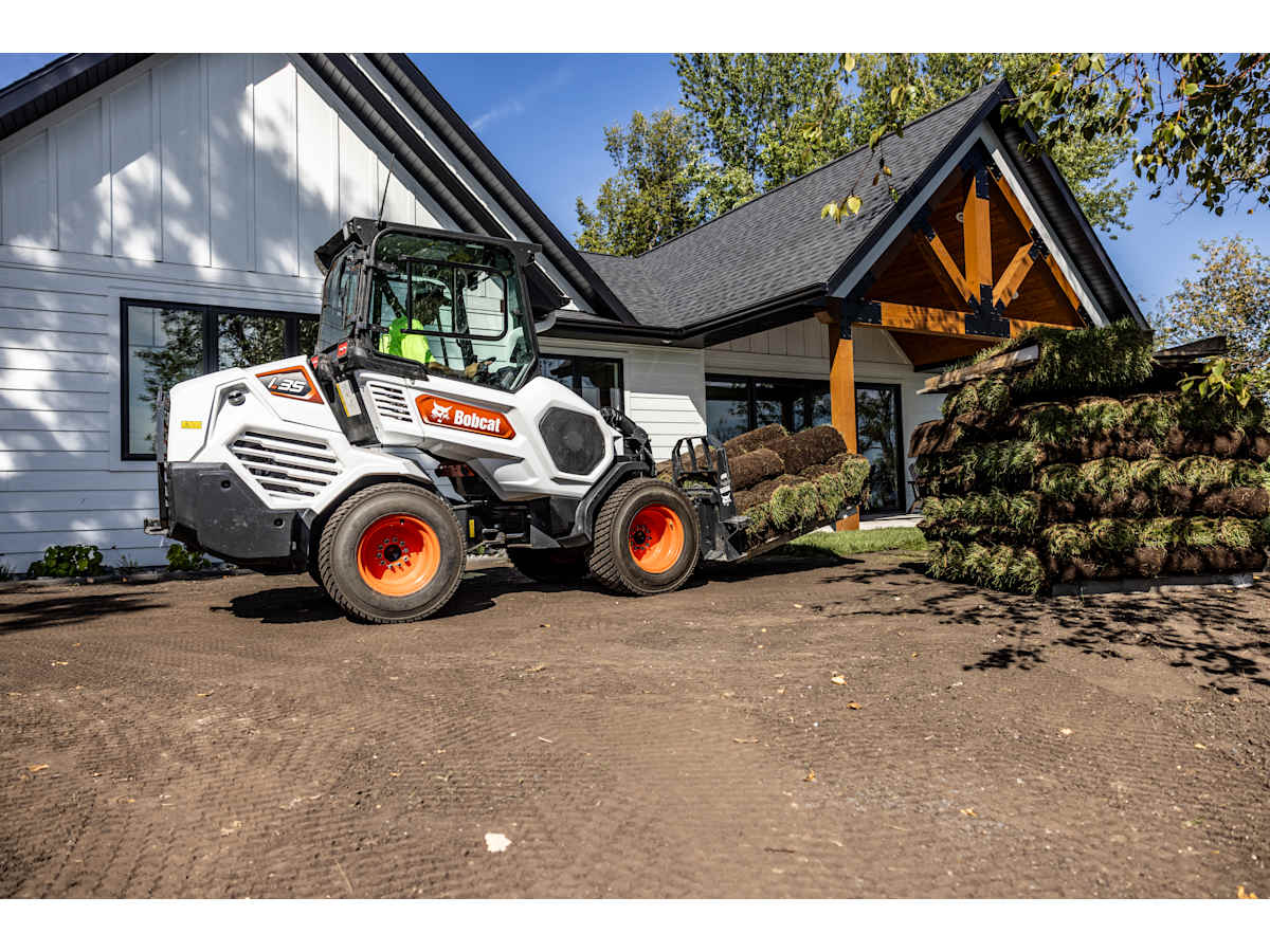 Bob Cat L35 Small Articulated Loader