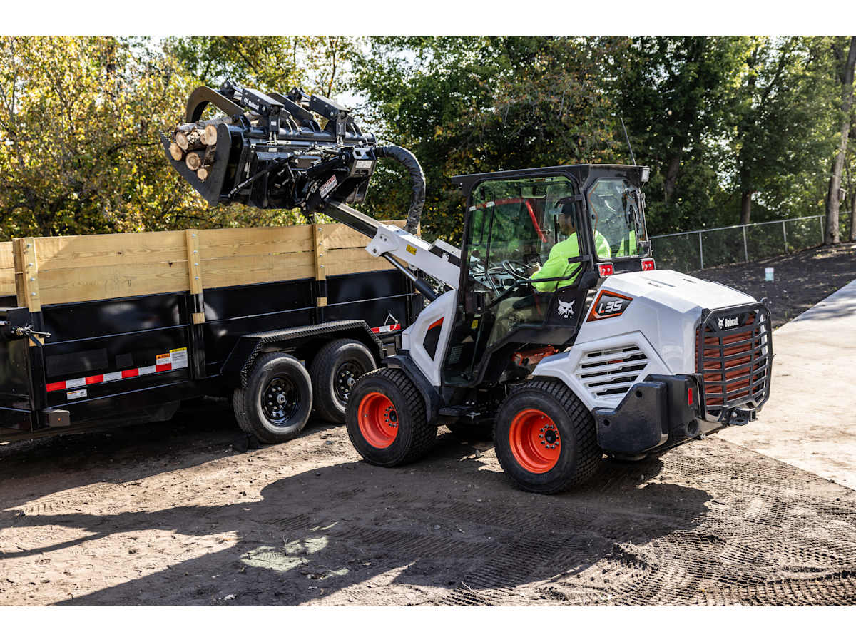 Bob Cat L35 Small Articulated Loader